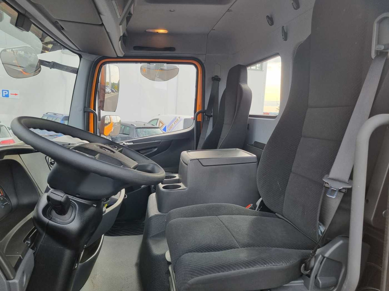 Mercedes-Benz Atego 818 K 4x2 HIAB XR5S3650 AHK Klima - crédit-bail Mercedes-Benz Atego 818 K 4x2 HIAB XR5S3650 AHK Klima: photos 13 Mercedes-Benz Atego 818 K 4x2 HIAB XR5S3650 AHK Klima - crédit-bail Mercedes-Benz Atego 818 K 4x2 HIAB XR5S3650 AHK Klima: photos 13