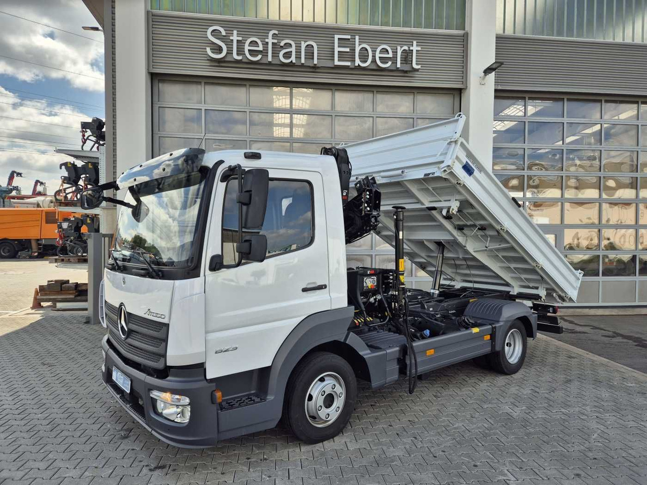 Mercedes-Benz Atego 823 KK Kipper+Kran+Funk+Greifersteuerung - Utilitaire benne: photos 1 Mercedes-Benz Atego 823 KK Kipper+Kran+Funk+Greifersteuerung - Utilitaire benne: photos 1