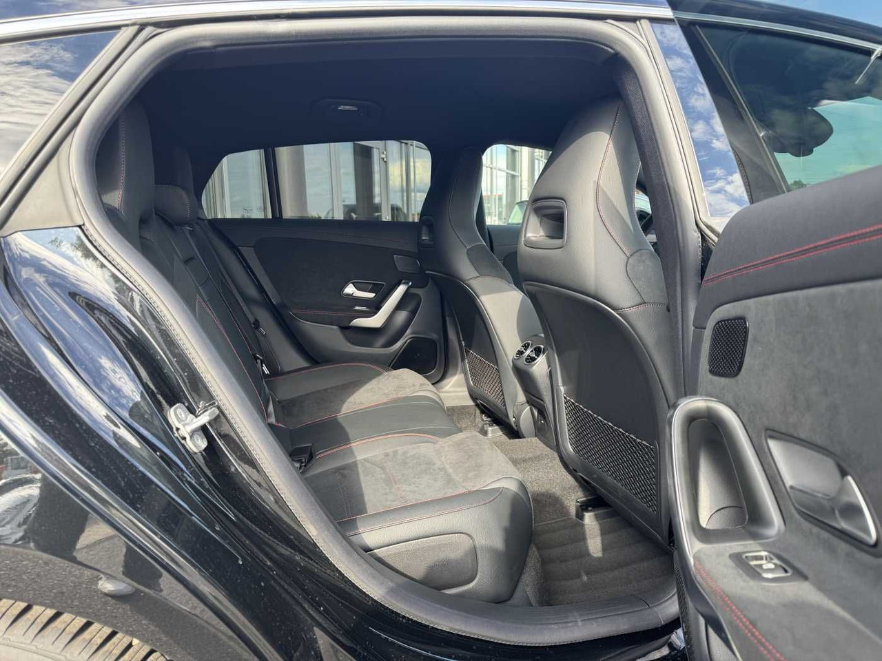 Voiture Mercedes-Benz CLA 180 Shooting Brake+AMG+Distr+AHK+RFK+: photos 7
