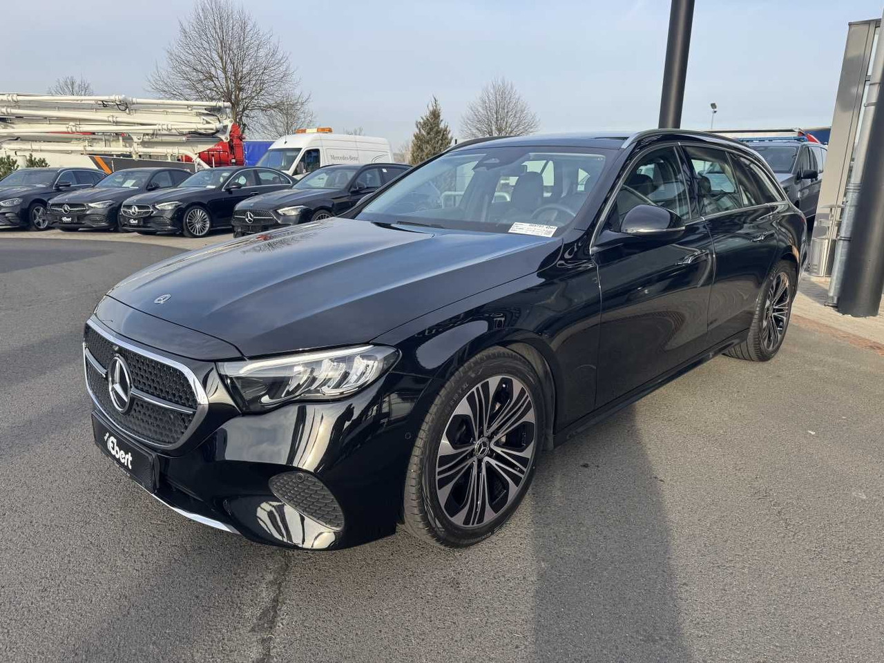 Mercedes-Benz E 200 T AVANTGARDE+DistrPlus+Pano+ AHK+Ambiente - Voiture: photos 2 Mercedes-Benz E 200 T AVANTGARDE+DistrPlus+Pano+ AHK+Ambiente - Voiture: photos 2