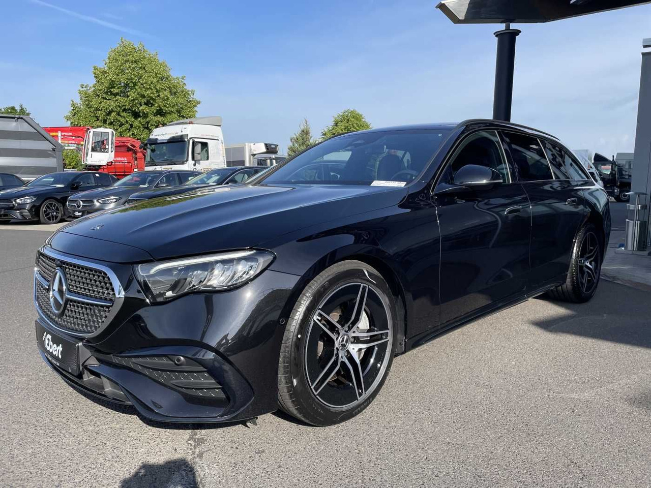 Mercedes-Benz E 220 d T AMG-Line AHK+Distr+R-Kamera +Ambiente+ - Voiture: photos 2 Mercedes-Benz E 220 d T AMG-Line AHK+Distr+R-Kamera +Ambiente+ - Voiture: photos 2