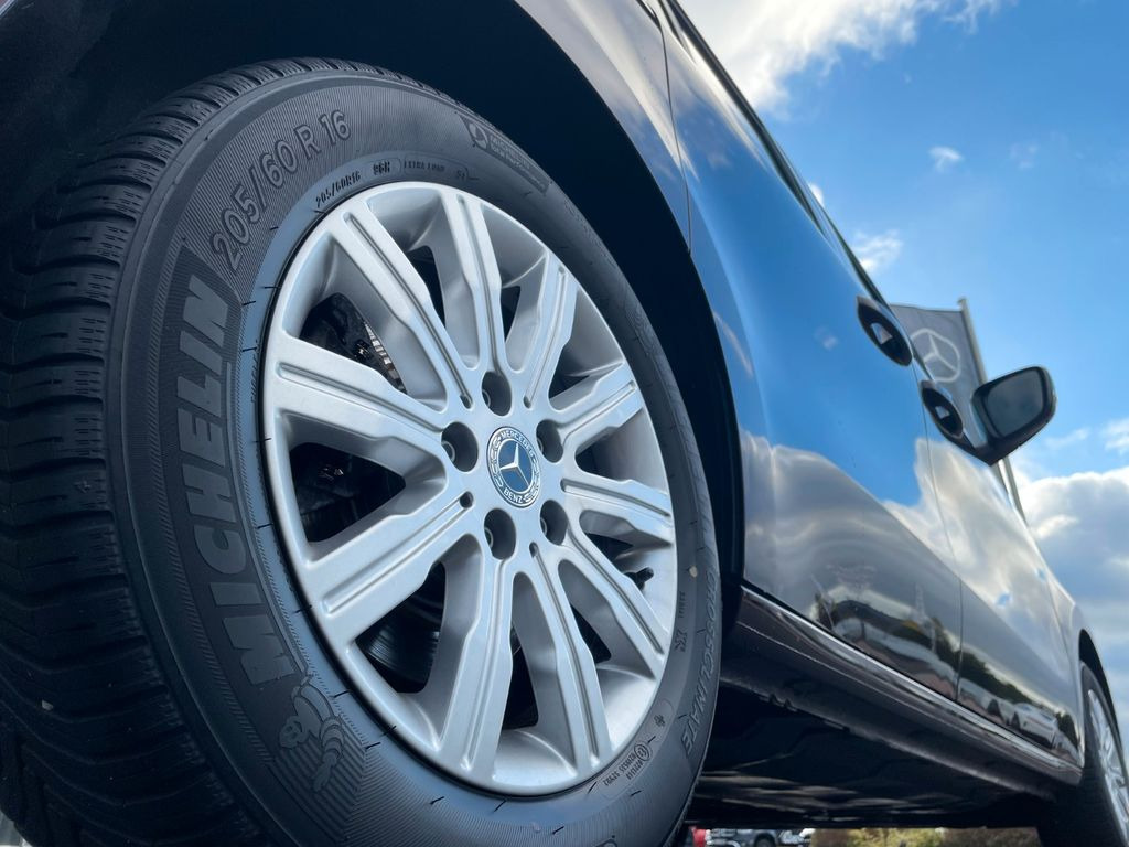 Voiture Mercedes-Benz T 180 Power Plus Autom Kamera AHK LED MBUX: photos 7