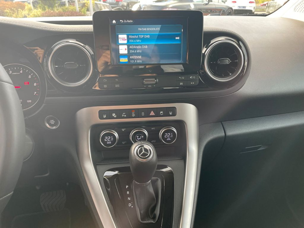 Voiture Mercedes-Benz T 180 Power Plus Autom Kamera AHK LED MBUX: photos 15