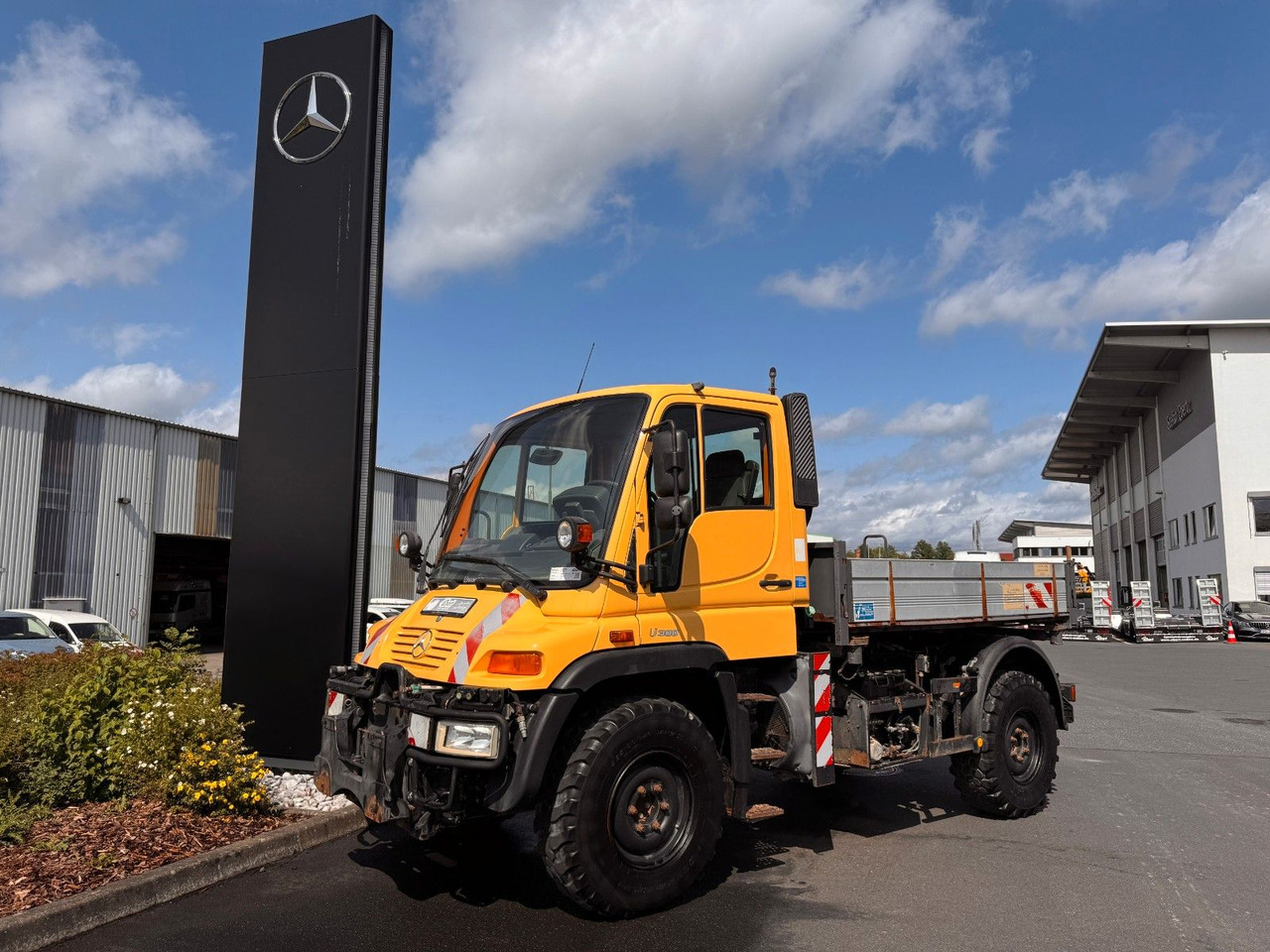 Mercedes-Benz Unimog U300 4x4 Vario-Pilot - Fourgon plateau: photos 1 Mercedes-Benz Unimog U300 4x4 Vario-Pilot - Fourgon plateau: photos 1