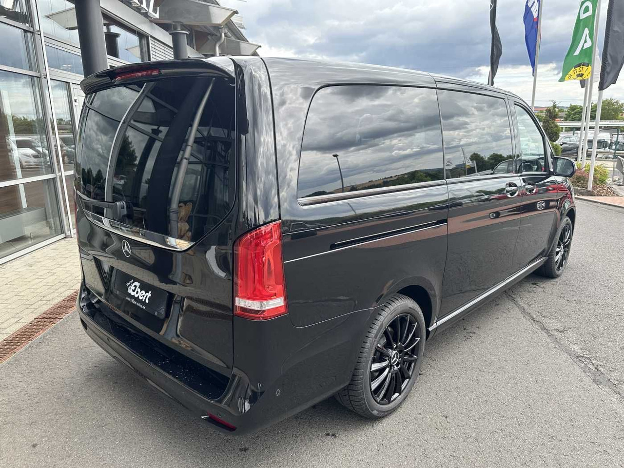 Mercedes-Benz V 300 d 4MATIC EXCLUSIVE AMG Panorama DISTRONIC - Voiture: photos 4 Mercedes-Benz V 300 d 4MATIC EXCLUSIVE AMG Panorama DISTRONIC - Voiture: photos 4