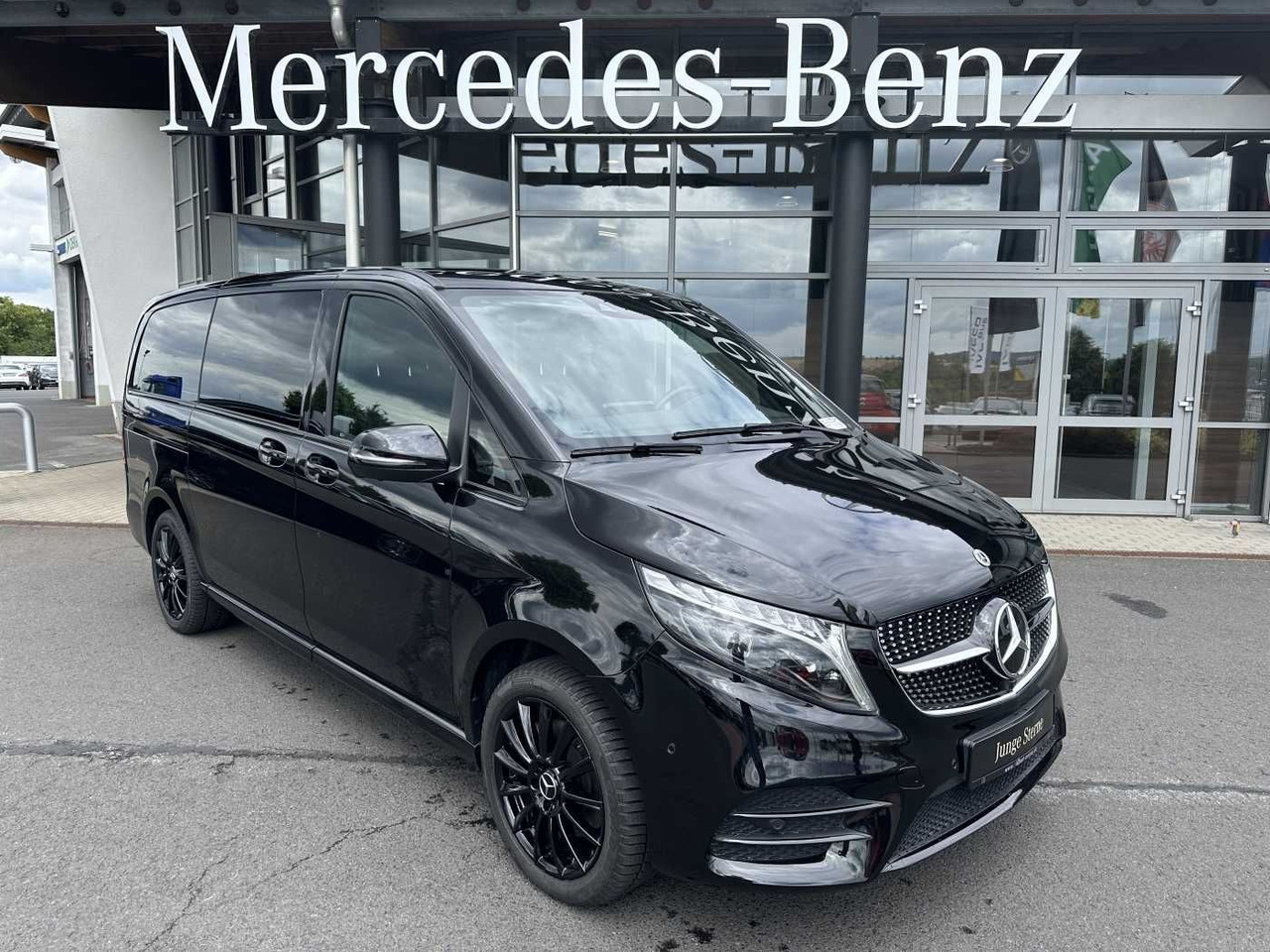 Mercedes-Benz V 300 d 4MATIC EXCLUSIVE AMG Panorama DISTRONIC - Voiture: photos 1 Mercedes-Benz V 300 d 4MATIC EXCLUSIVE AMG Panorama DISTRONIC - Voiture: photos 1