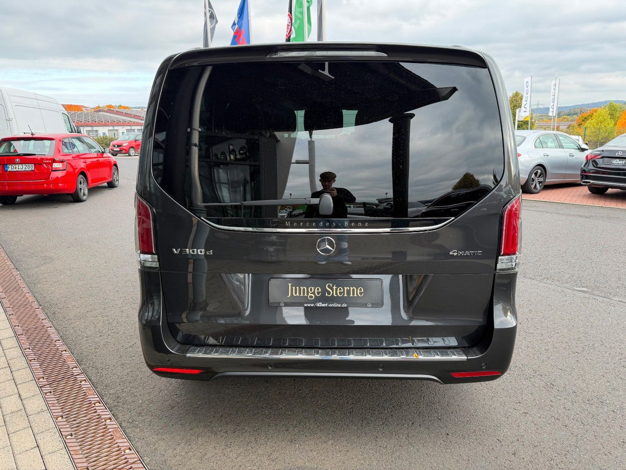 Mercedes-Benz V 300 d 4MATIC EXCLUSIVE AMG Panorama Standheiz - Transport de personnes: photos 5 Mercedes-Benz V 300 d 4MATIC EXCLUSIVE AMG Panorama Standheiz - Transport de personnes: photos 5