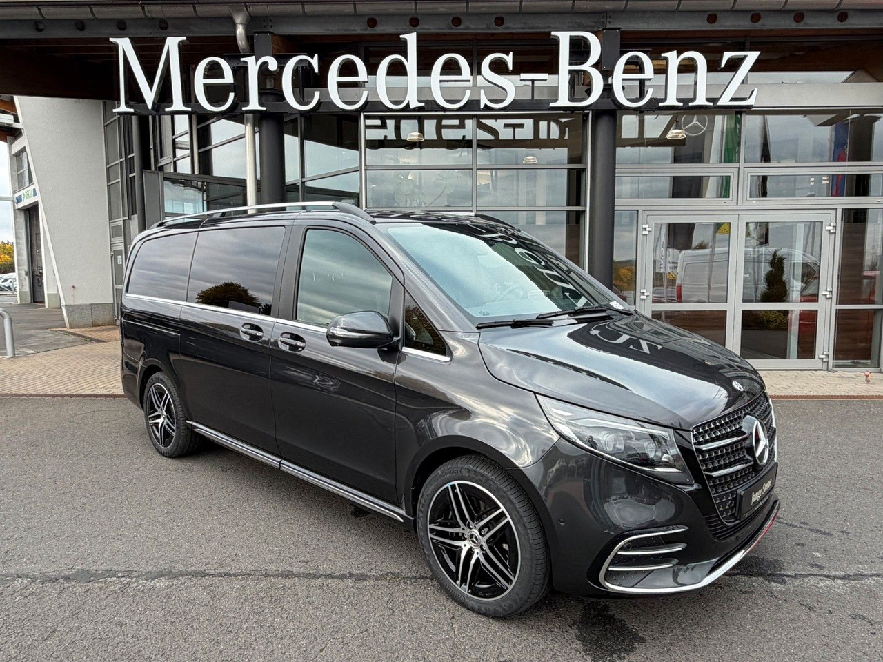Mercedes-Benz V 300 d 4MATIC EXCLUSIVE AMG Panorama Standheiz - Voiture break: photos 1 Mercedes-Benz V 300 d 4MATIC EXCLUSIVE AMG Panorama Standheiz - Voiture break: photos 1