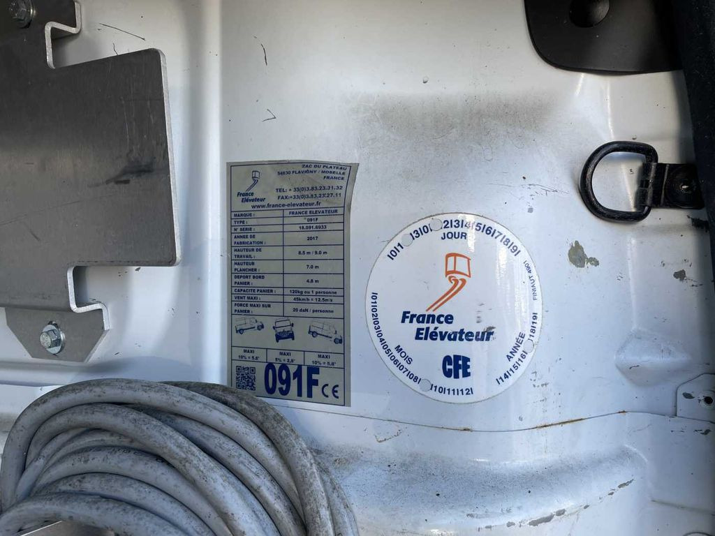 Camion avec nacelle, Véhicule utilitaire Renault Trafic dCi 120 L1H1 / France Elavateur 091F 9m: photos 10