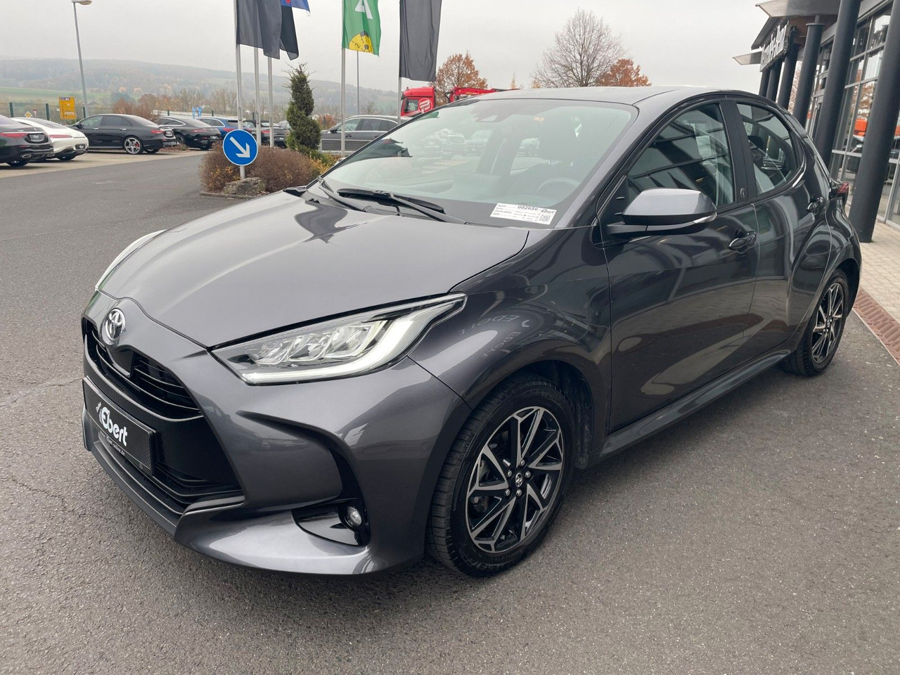 Toyota Yaris 1.5 VVT-iE Aut. Team D AHK+R-Kamera+SHZ - Voiture: photos 3 Toyota Yaris 1.5 VVT-iE Aut. Team D AHK+R-Kamera+SHZ - Voiture: photos 3