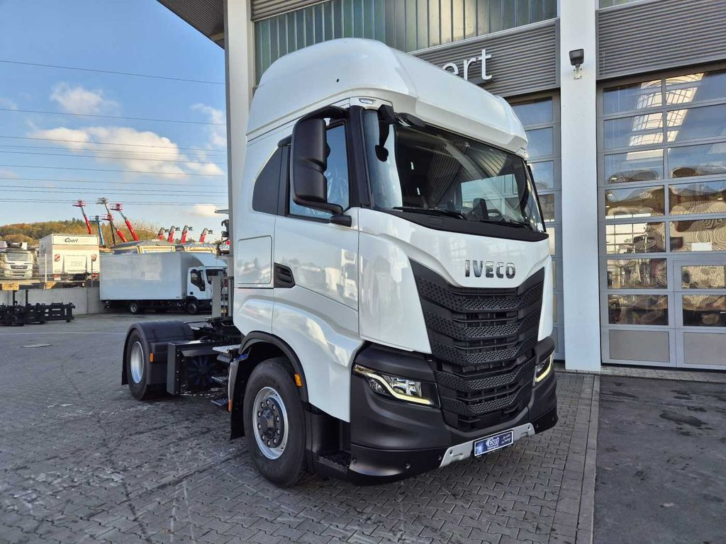 Iveco AS440X49T/P ON 4x4 HI-TRACTION Intarder 2x Bett - Tracteur routier: photos 1 Iveco AS440X49T/P ON 4x4 HI-TRACTION Intarder 2x Bett - Tracteur routier: photos 1
