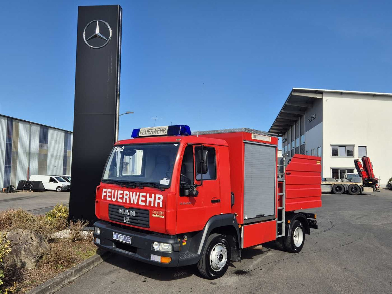 MAN LE 8.150 Schaumlöschfahrzeug Schmitz SLF25/25 - Véhicule utilitaire: photos 1 MAN LE 8.150 Schaumlöschfahrzeug Schmitz SLF25/25 - Véhicule utilitaire: photos 1