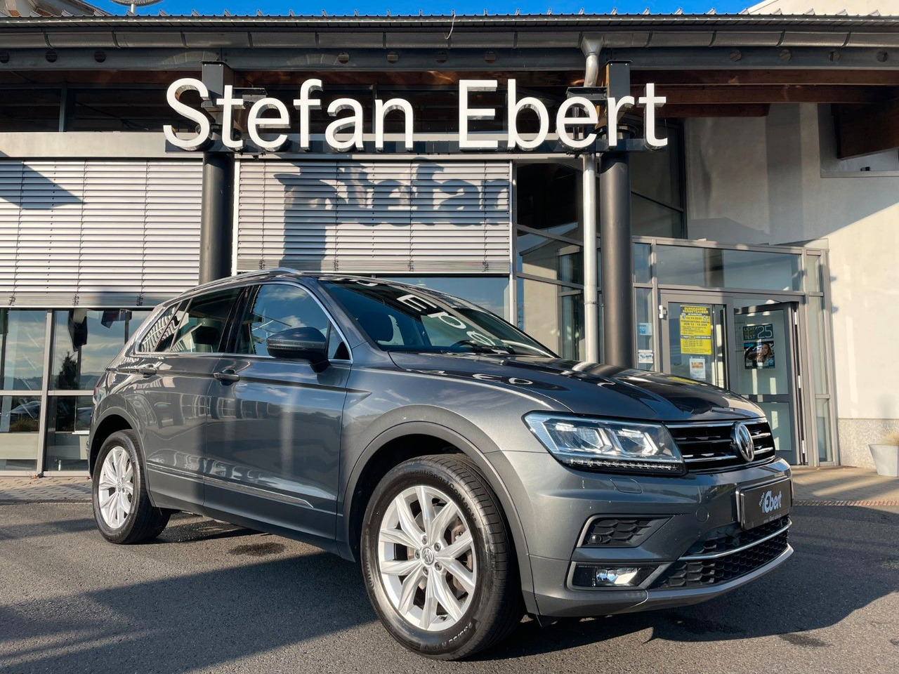 Volkswagen Tiguan 2.0 TSI Highline 4M AHK+LED+DAB+ACC+PDC - SUV: photos 1 Volkswagen Tiguan 2.0 TSI Highline 4M AHK+LED+DAB+ACC+PDC - SUV: photos 1