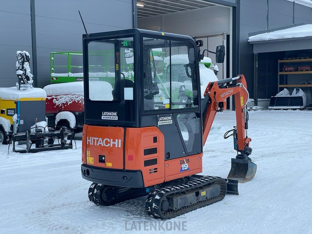 Pelle sur chenille Hitachi ZX 19-6 kaivinkone: photos 8