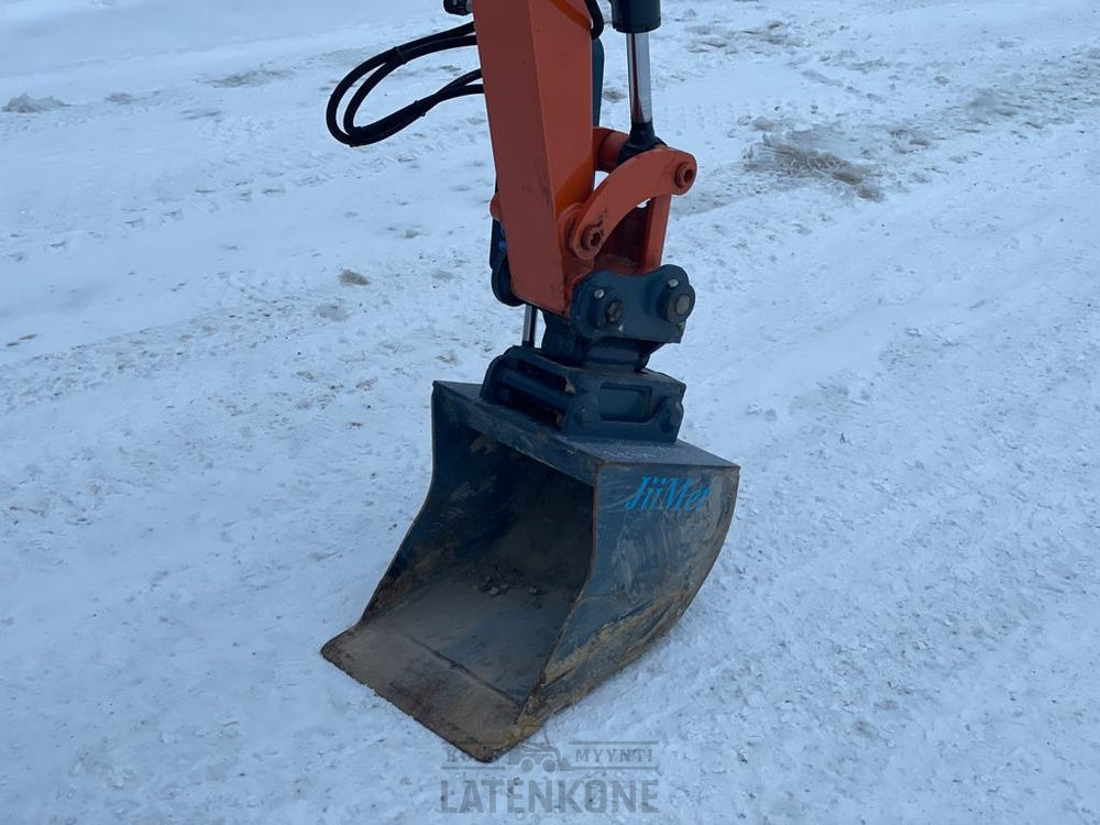 Pelle sur chenille Hitachi ZX 19-6 kaivinkone: photos 9