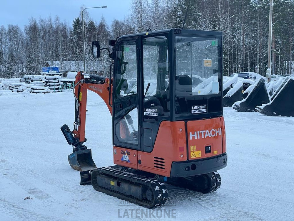 Pelle sur chenille Hitachi ZX 19-6 kaivinkone: photos 6