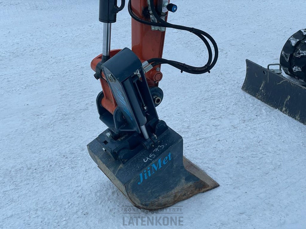 Pelle sur chenille Hitachi ZX 19-6 kaivinkone: photos 10