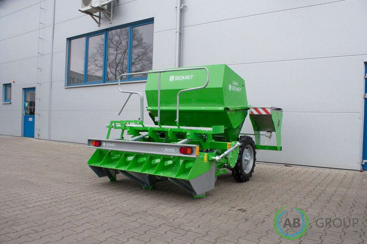 Bomet Gemini S339/1 two-row potato planter (inter-row width: 75 - 90 cm) - Planteuse de pommes de terre: photos 1 Bomet Gemini S339/1 two-row potato planter (inter-row width: 75 - 90 cm) - Planteuse de pommes de terre: photos 1