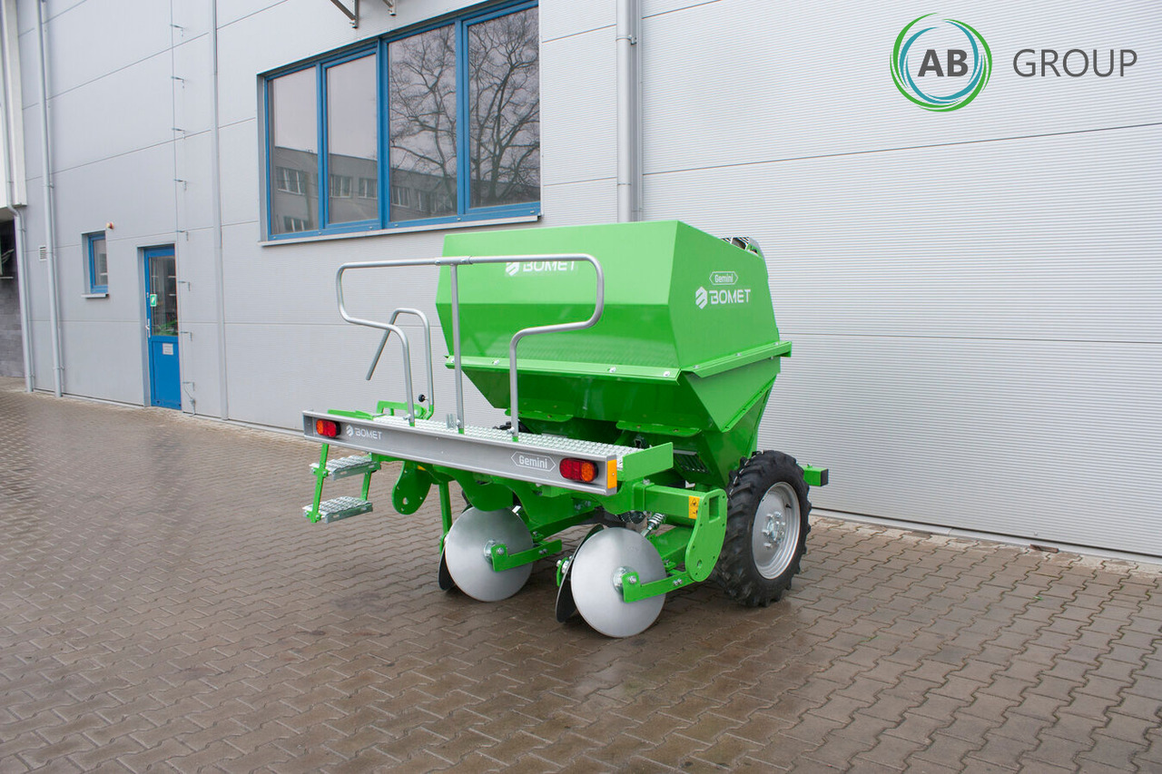 Bomet Gemini S339 two-row potato planter (inter-row width: 67.5 - 80 cm) - Planteuse de pommes de terre: photos 4 Bomet Gemini S339 two-row potato planter (inter-row width: 67.5 - 80 cm) - Planteuse de pommes de terre: photos 4