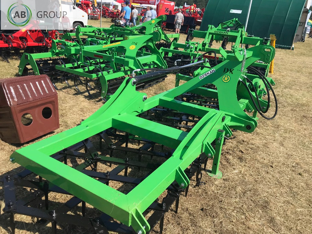 Dziekan hydraulic folding meadow harrow WUKA 5m 5C20H - Herse à chaîne: photos 4 Dziekan hydraulic folding meadow harrow WUKA 5m 5C20H - Herse à chaîne: photos 4
