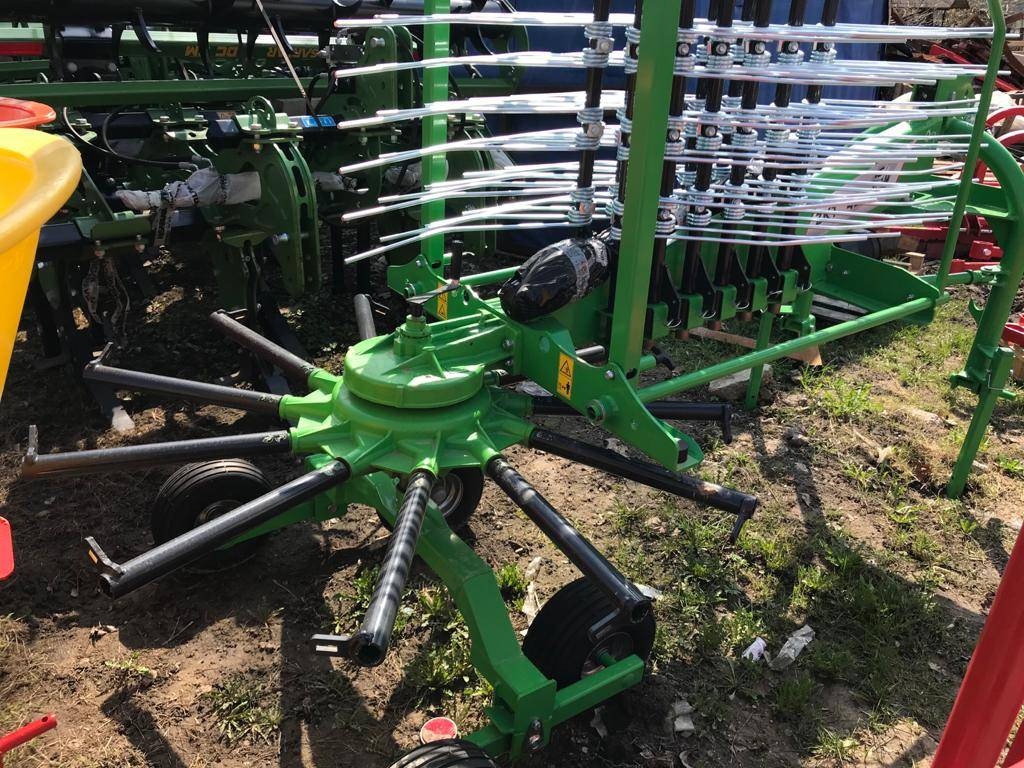 Inter-Tech Rotary Rake ZKT-420, 4.2 m - Faneuse: photos 4 Inter-Tech Rotary Rake ZKT-420, 4.2 m - Faneuse: photos 4