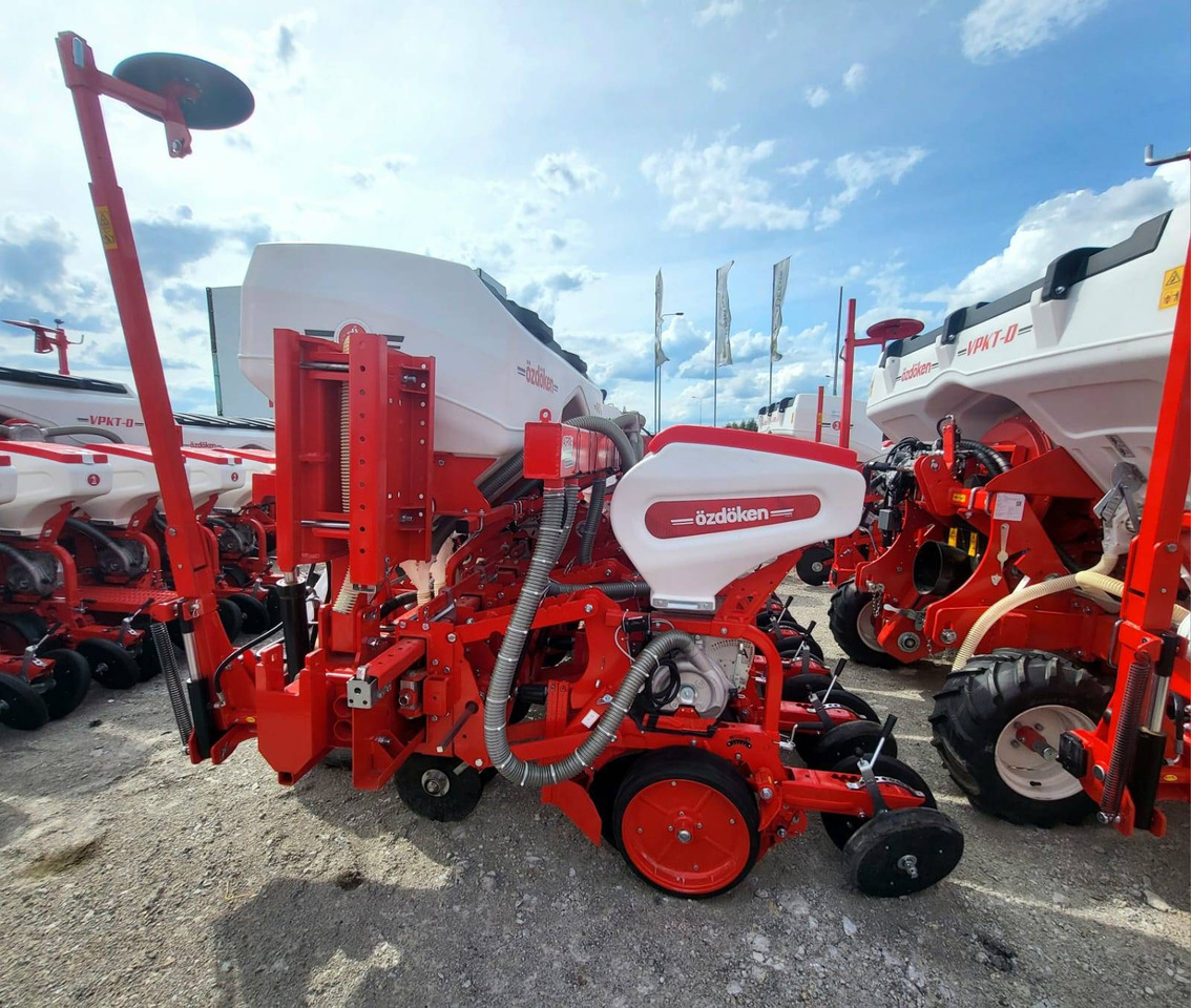 Ozdoken six-row pneumatic precision seeder, VPKT-DG6, PVC fertiliser tank - on stock - Semoir monograine: photos 3 Ozdoken six-row pneumatic precision seeder, VPKT-DG6, PVC fertiliser tank - on stock - Semoir monograine: photos 3