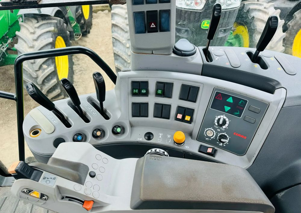 Tracteur agricole Claas Axion 810: photos 9