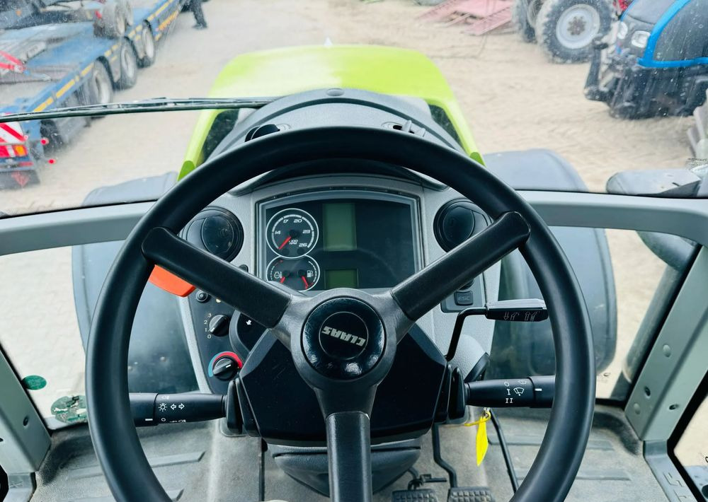 Tracteur agricole Claas Axion 810: photos 11