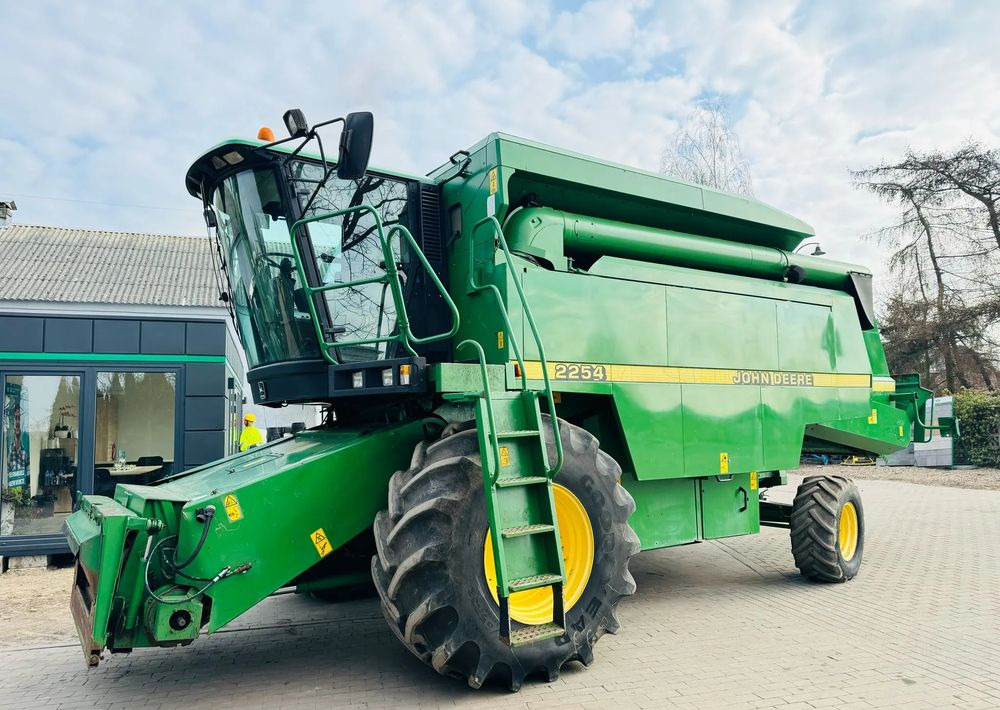 Moissonneuse-batteuse John Deere 2254: photos 8