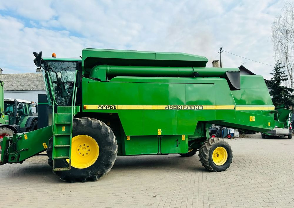Moissonneuse-batteuse John Deere 2254: photos 9