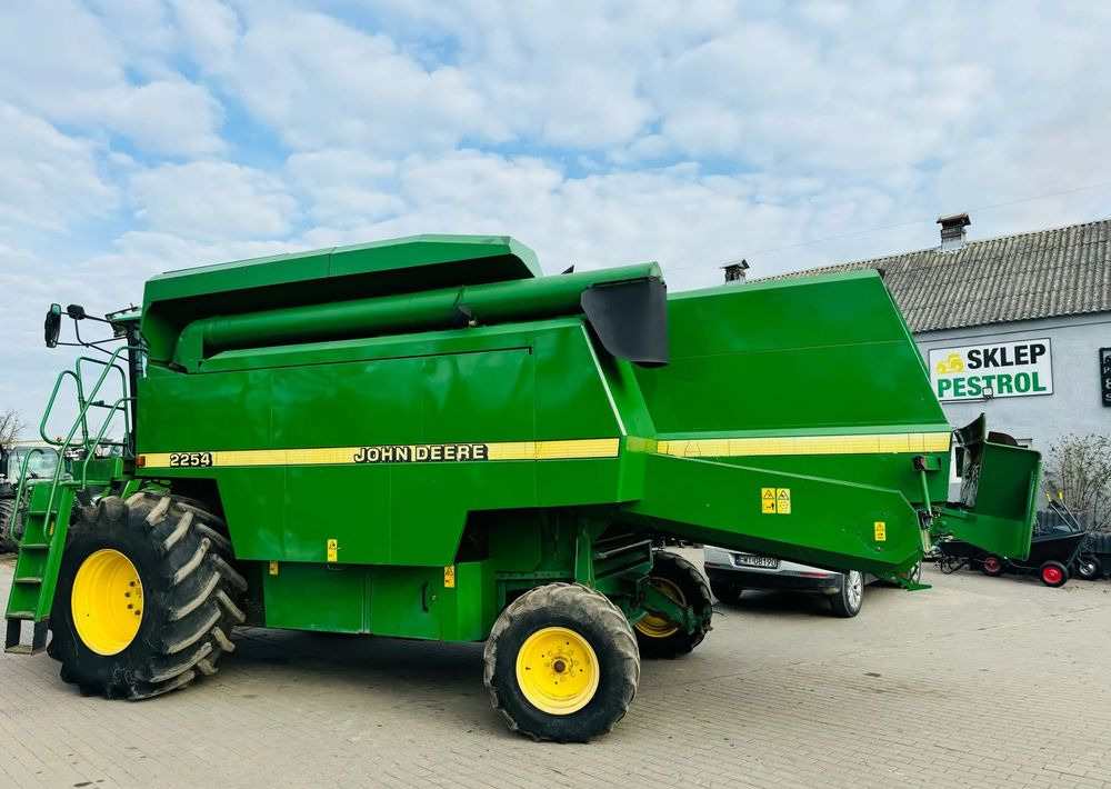 Moissonneuse-batteuse John Deere 2254: photos 10