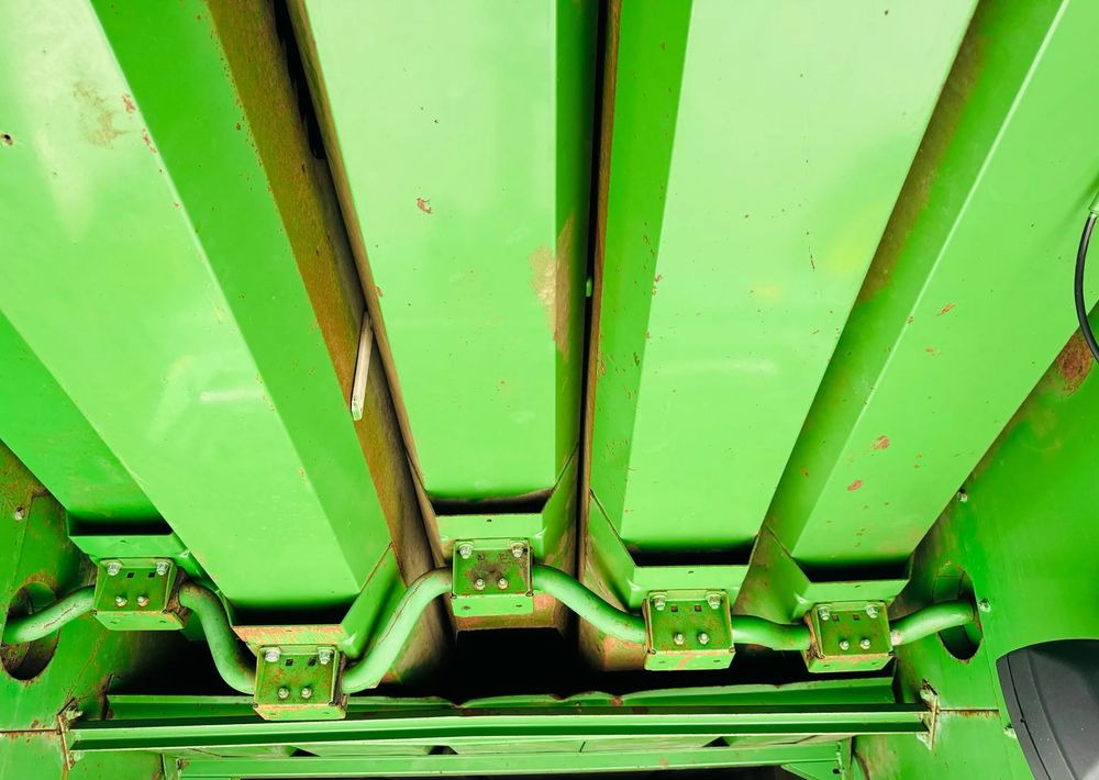 Moissonneuse-batteuse John Deere 2254: photos 20
