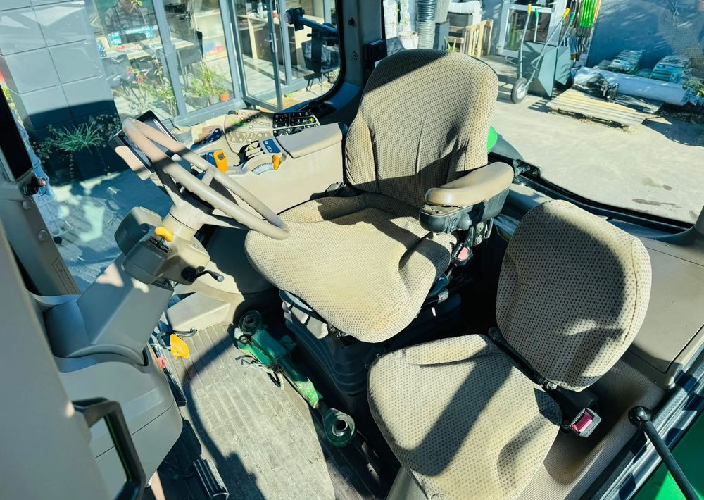 John Deere 8260R - crédit-bail John Deere 8260R: photos 9