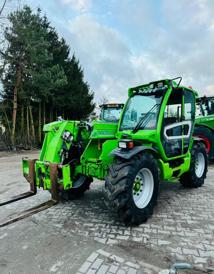Merlo TF 42.7 CS - Chariot télescopique: photos 1 Merlo TF 42.7 CS - Chariot télescopique: photos 1