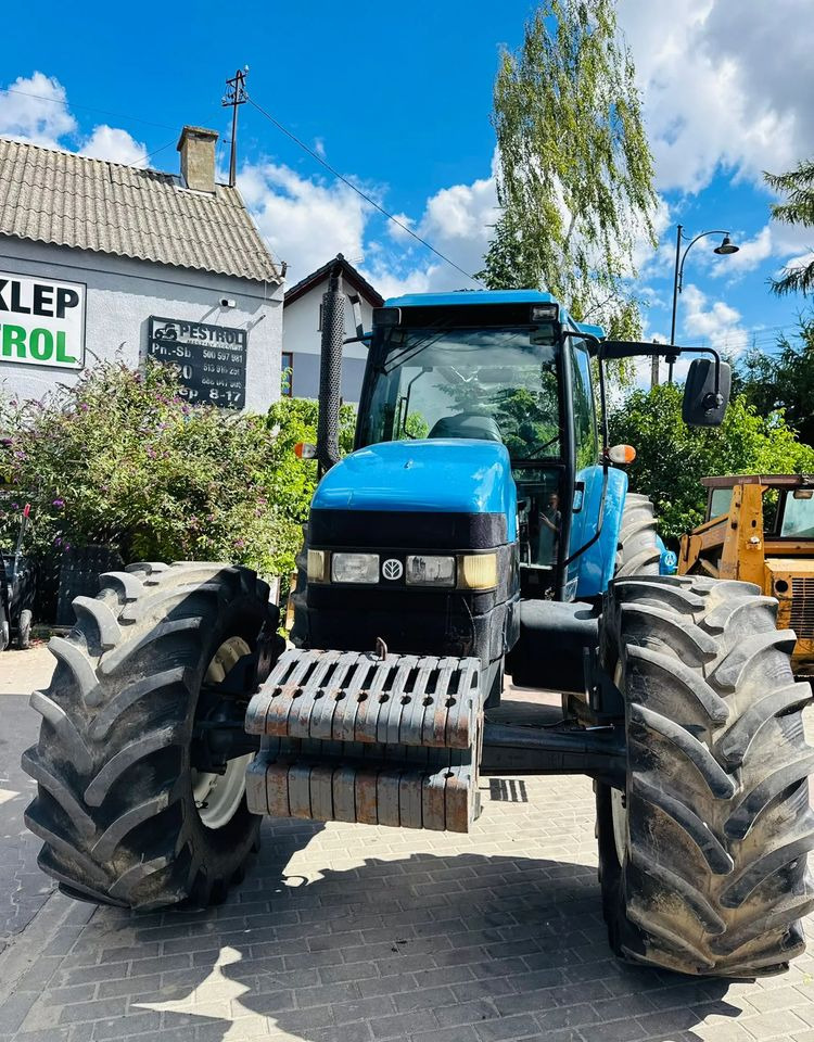 New Holland 8360 - Tracteur agricole: photos 2 New Holland 8360 - Tracteur agricole: photos 2
