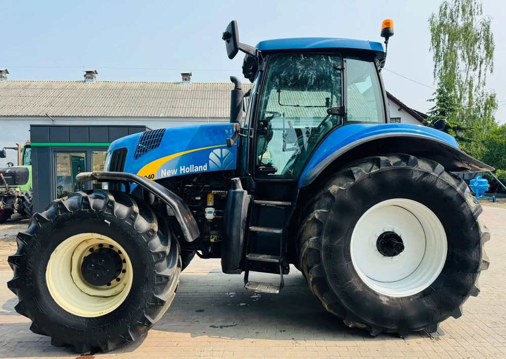 Tracteur agricole New Holland T8040: photos 8