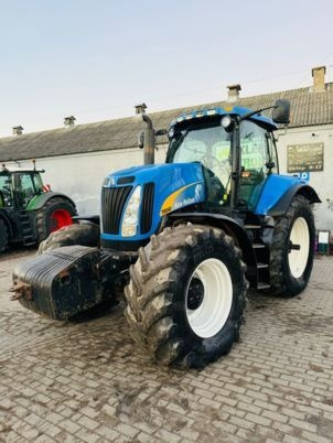 New Holland T8040 - Tracteur agricole: photos 2 New Holland T8040 - Tracteur agricole: photos 2