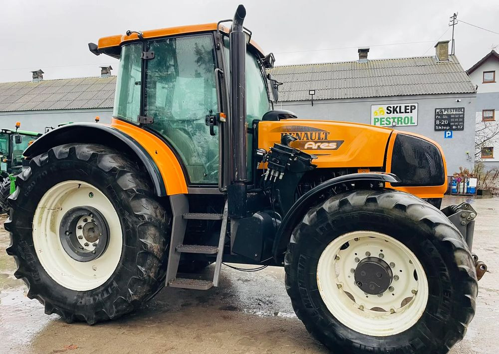 Renault Ares 826 RZ - Tracteur agricole: photos 3 Renault Ares 826 RZ - Tracteur agricole: photos 3