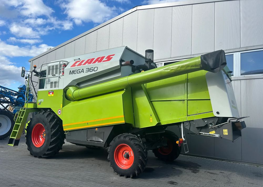 Claas Mega 360 - Moissonneuse-batteuse: photos 2 Claas Mega 360 - Moissonneuse-batteuse: photos 2
