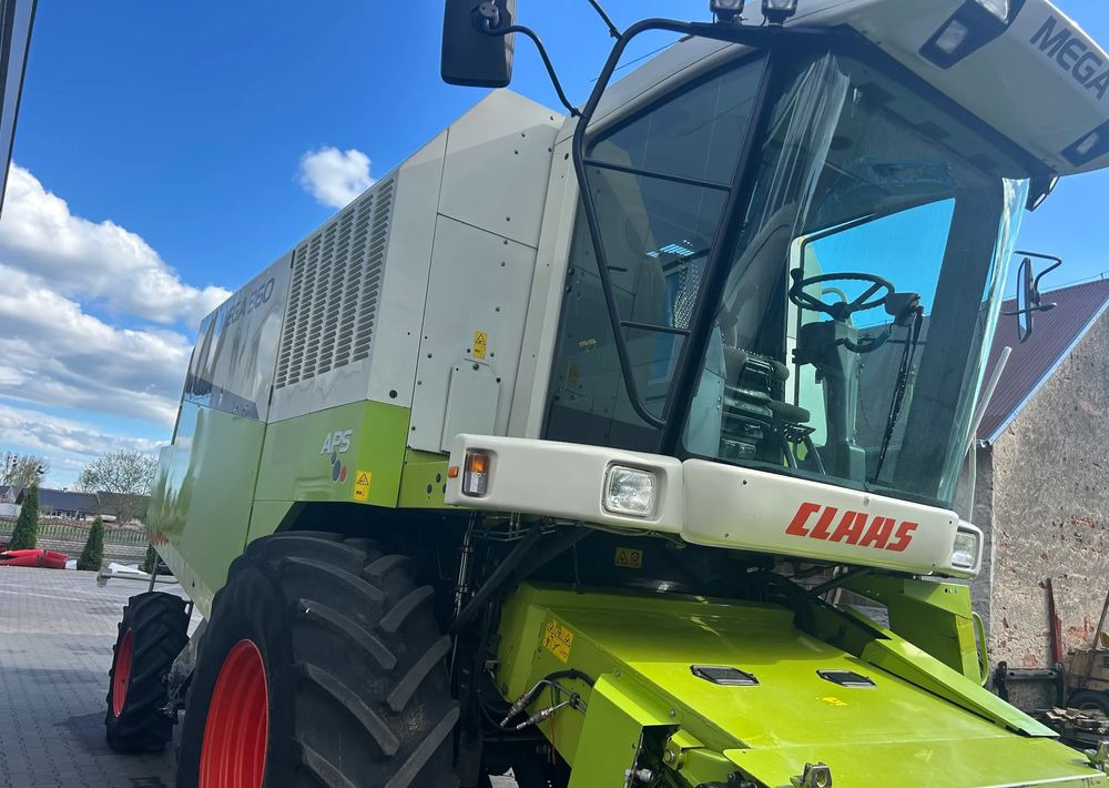 Claas Mega 360 - Moissonneuse-batteuse: photos 5 Claas Mega 360 - Moissonneuse-batteuse: photos 5