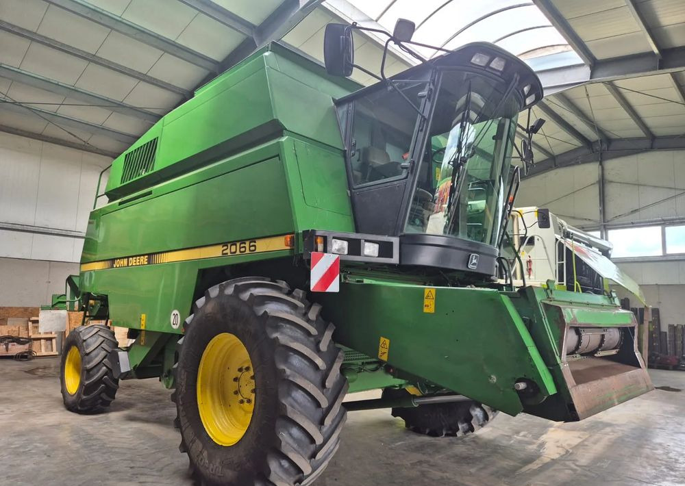 John Deere 2066 - Moissonneuse-batteuse: photos 1 John Deere 2066 - Moissonneuse-batteuse: photos 1
