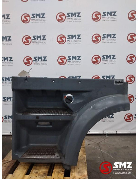 DAF Occ opstapbak links DAF XF95 1656923 - Cabine et intérieur pour Camion: photos 1 DAF Occ opstapbak links DAF XF95 1656923 - Cabine et intérieur pour Camion: photos 1