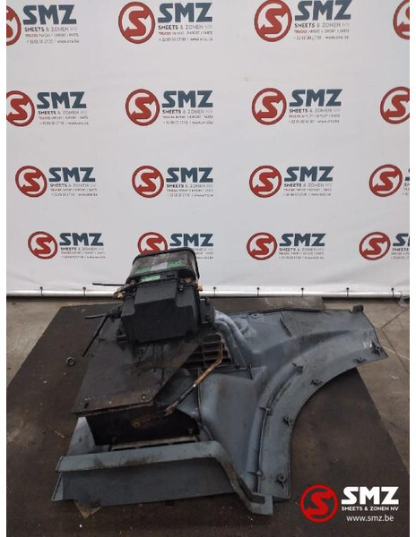 DAF Occ opstapbak rechts + vetsmering DAF XF95 1291173 - Cabine et intérieur pour Camion: photos 2 DAF Occ opstapbak rechts + vetsmering DAF XF95 1291173 - Cabine et intérieur pour Camion: photos 2