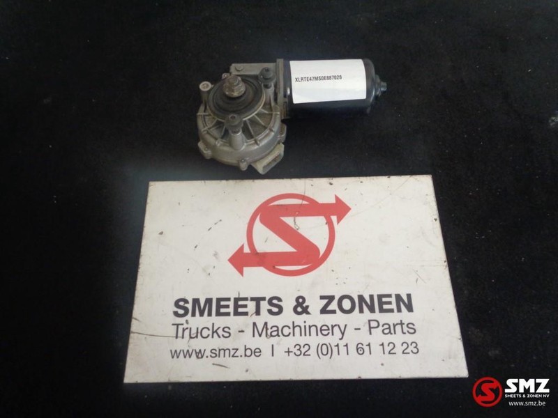 DAF Occ ruitenwissermotor DAF XF CF - Essuie-glace pour Camion: photos 1 DAF Occ ruitenwissermotor DAF XF CF - Essuie-glace pour Camion: photos 1