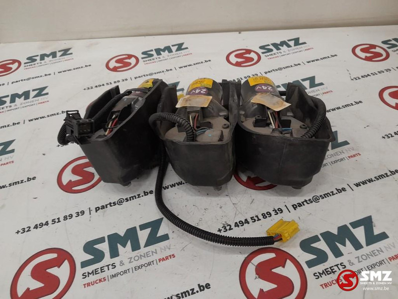 DAF Set van 3 ruitenwissermotors DAF - Essuie-glace pour Camion: photos 5 DAF Set van 3 ruitenwissermotors DAF - Essuie-glace pour Camion: photos 5