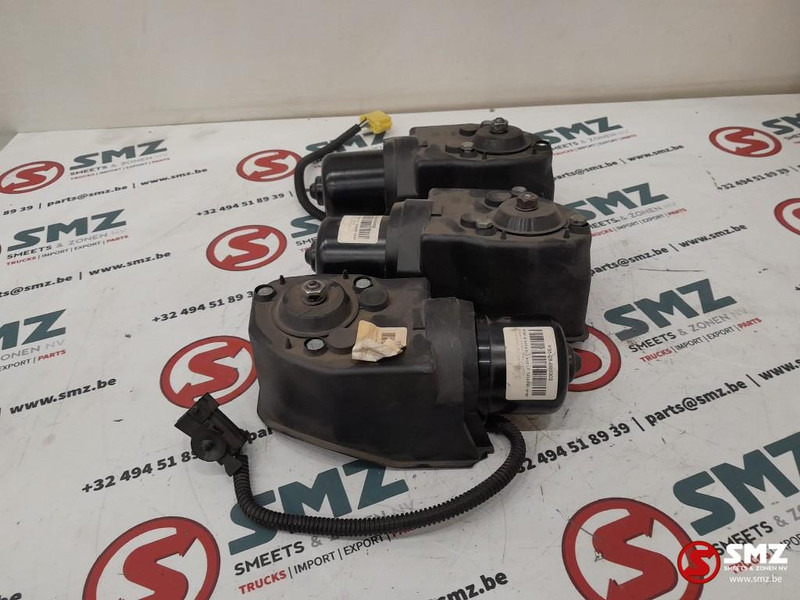 DAF Set van 3 ruitenwissermotors DAF - Essuie-glace pour Camion: photos 2 DAF Set van 3 ruitenwissermotors DAF - Essuie-glace pour Camion: photos 2