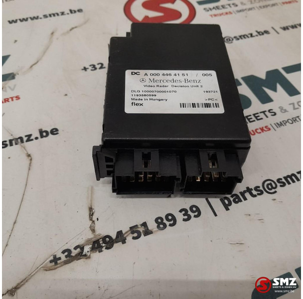 Mercedes-Benz Occ ECU Video Radar Desicion Unit regeleenheid Mer - Bloc de gestion pour Camion: photos 1 Mercedes-Benz Occ ECU Video Radar Desicion Unit regeleenheid Mer - Bloc de gestion pour Camion: photos 1