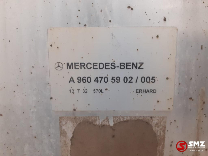 Mercedes-Benz Occ brandstoftank 570L Mercedes - Réservoir de carburant pour Camion: photos 5 Mercedes-Benz Occ brandstoftank 570L Mercedes - Réservoir de carburant pour Camion: photos 5