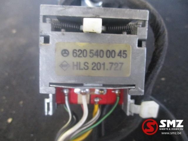 Mercedes-Benz Occ stuurschakelaar 620 540 00 45 mercedes sk - Commutateur de colonne de direction pour Camion: photos 4 Mercedes-Benz Occ stuurschakelaar 620 540 00 45 mercedes sk - Commutateur de colonne de direction pour Camion: photos 4