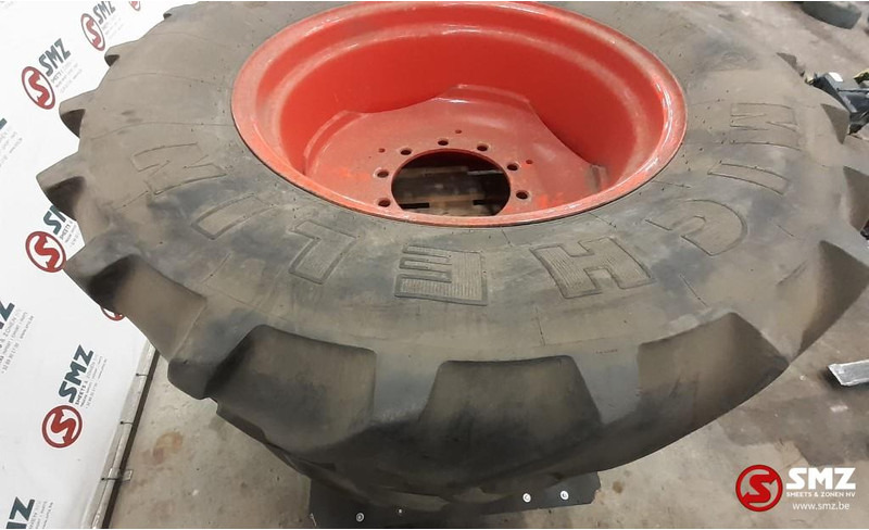 Michelin Occ Band 480/65r28 + velg MICHELIN X M 108 - Pneu pour Camion: photos 2 Michelin Occ Band 480/65r28 + velg MICHELIN X M 108 - Pneu pour Camion: photos 2